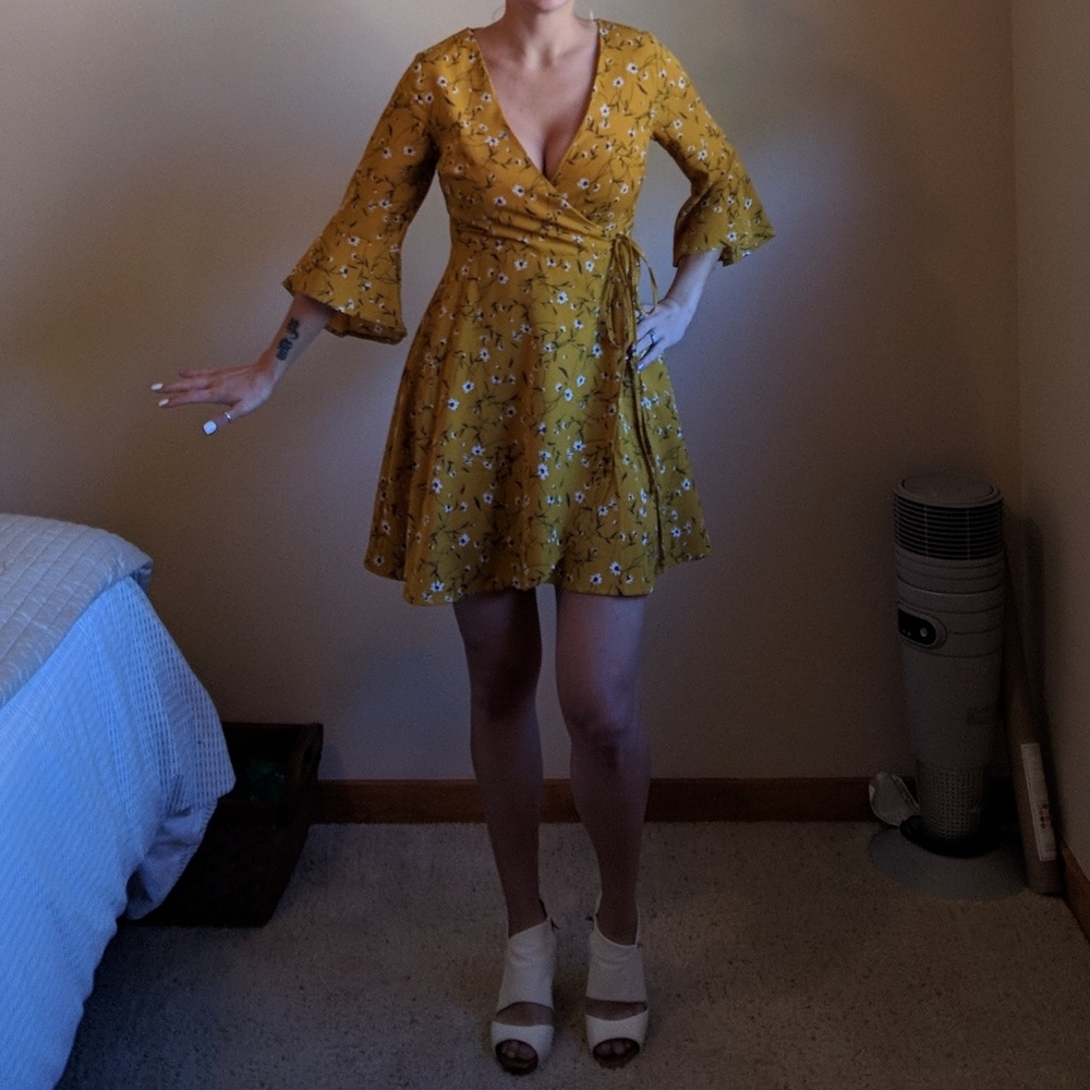 NWOT Floral Wrap Dress - Picture 6 of 6